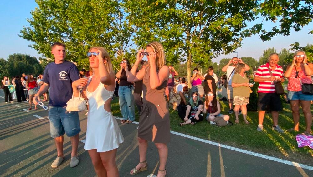 Españoles y extranjeros, unidos por el eclipse