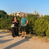 El eclipse, divisado con las gafas homologadas puestas y con las catedrales de la capital al fondo