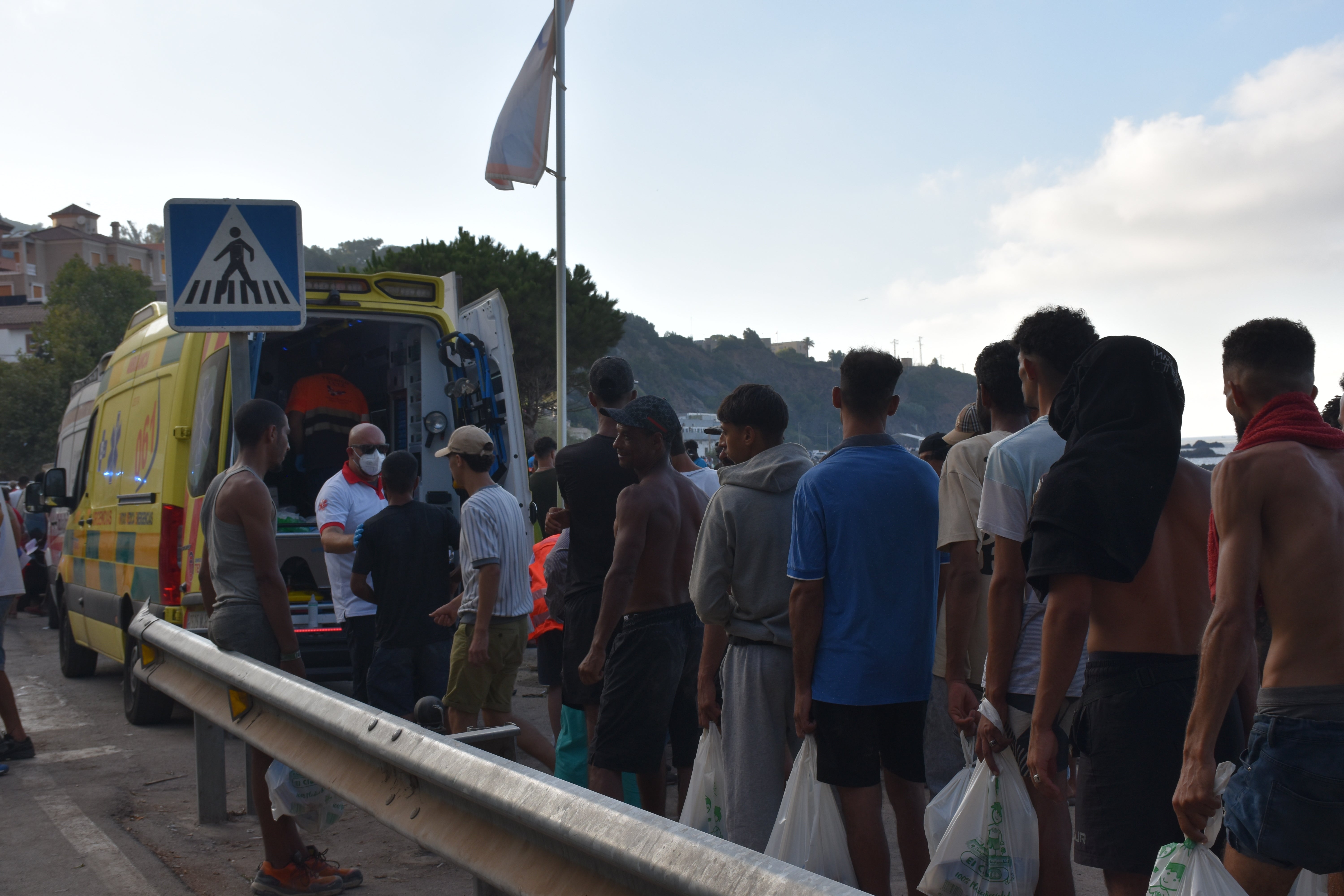 El aviso de la Guardia Civil a los migrantes tras la crisis de Ceuta: "Si logras cruzar, te devolverán" El aviso de la Guardia Civil a los migrantes tras la crisis de Ceuta: "Si logras cruzar, te devolverán"