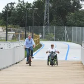 El presidente de la Xunta Alfonso Rueda se sube a la bicicleta para estrenar la senda peatonal y ciclista que une Milladoiro y la Estación Intermodal de Santiago El presidente de la Xunta Alfonso Rueda se sube a la bicicleta para estrenar la senda peatonal y ciclista que une Milladoiro y la Estación Intermodal de Santiago