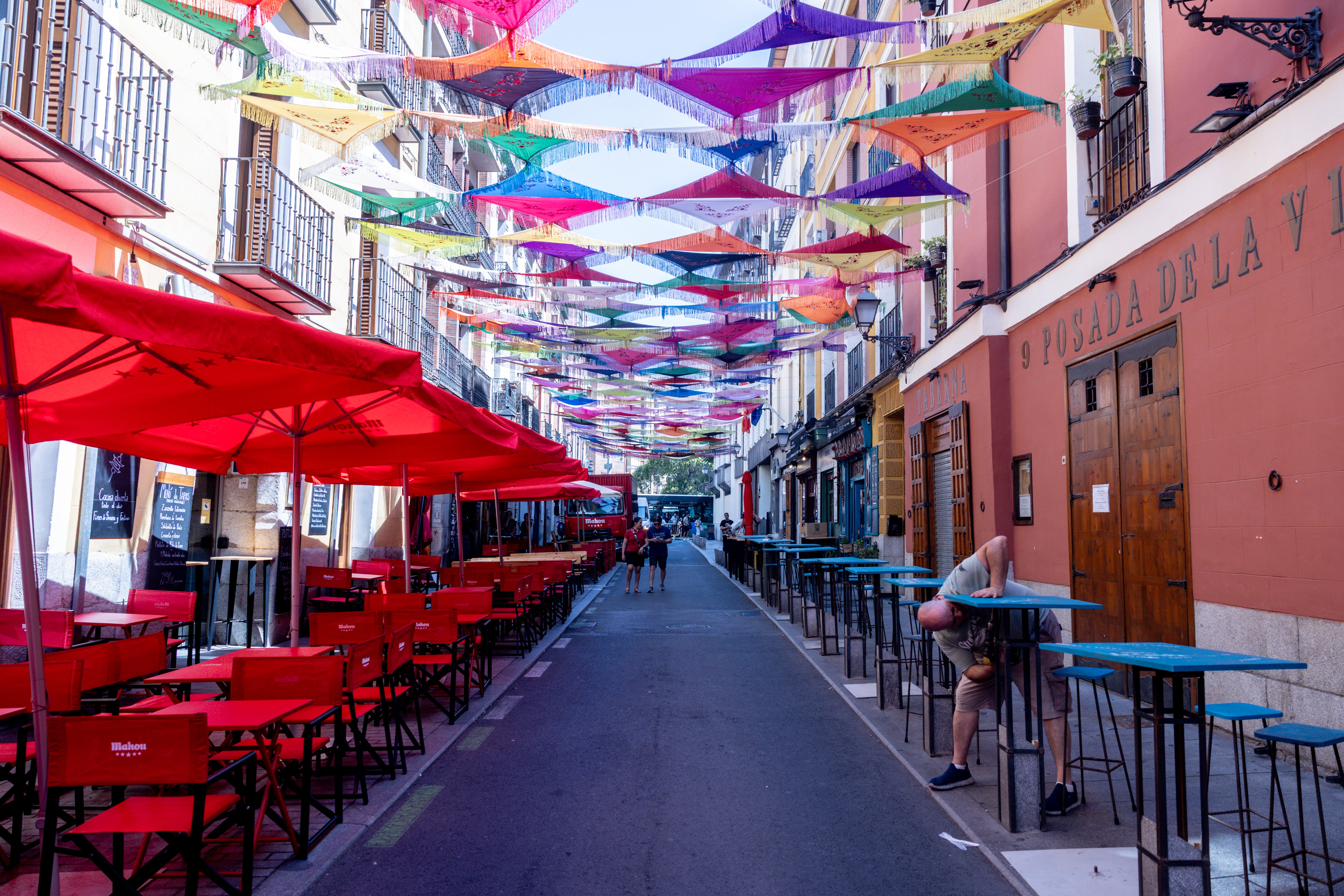 Decoración de una de las calles con motivo de las Fiestas de La Paloma 2026. Decoración de una de las calles con motivo de las Fiestas de La Paloma 2026.