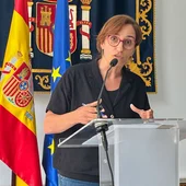 La ministra de Sanidad, Mónica García durante la rueda de prensa tras su encuentro con el presidente de la Ciudad Autónoma de Ceuta, Juan Jesús Vivas (no en la imagen) en el Palacio autonómico para tratar la crisis sanitaria y migratoria que padece la ciudad. La ministra de Sanidad, Mónica García durante la rueda de prensa tras su encuentro con el presidente de la Ciudad Autónoma de Ceuta, Juan Jesús Vivas (no en la imagen) en el Palacio autonómico para tratar la crisis sanitaria y migratoria que padece la ciudad.
