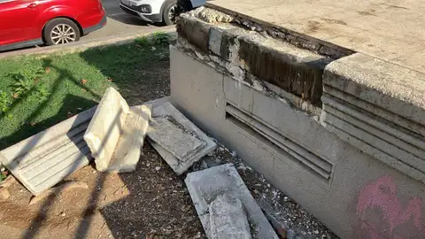 Esquerra Unida Podem denuncia el grave abandono de la plaza de Ciudad de Asís Esquerra Unida Podem denuncia el grave abandono de la plaza de Ciudad de Asís