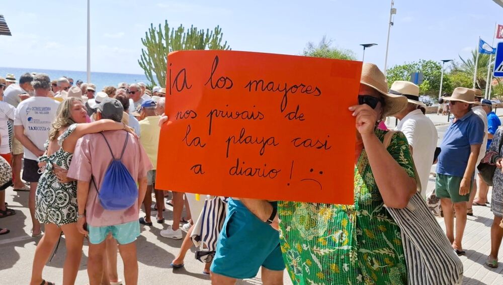 Vecinos de Campoamor reclaman solución a la falta de accesibilidad y el deterioro de la playa de Barranco Rubio
