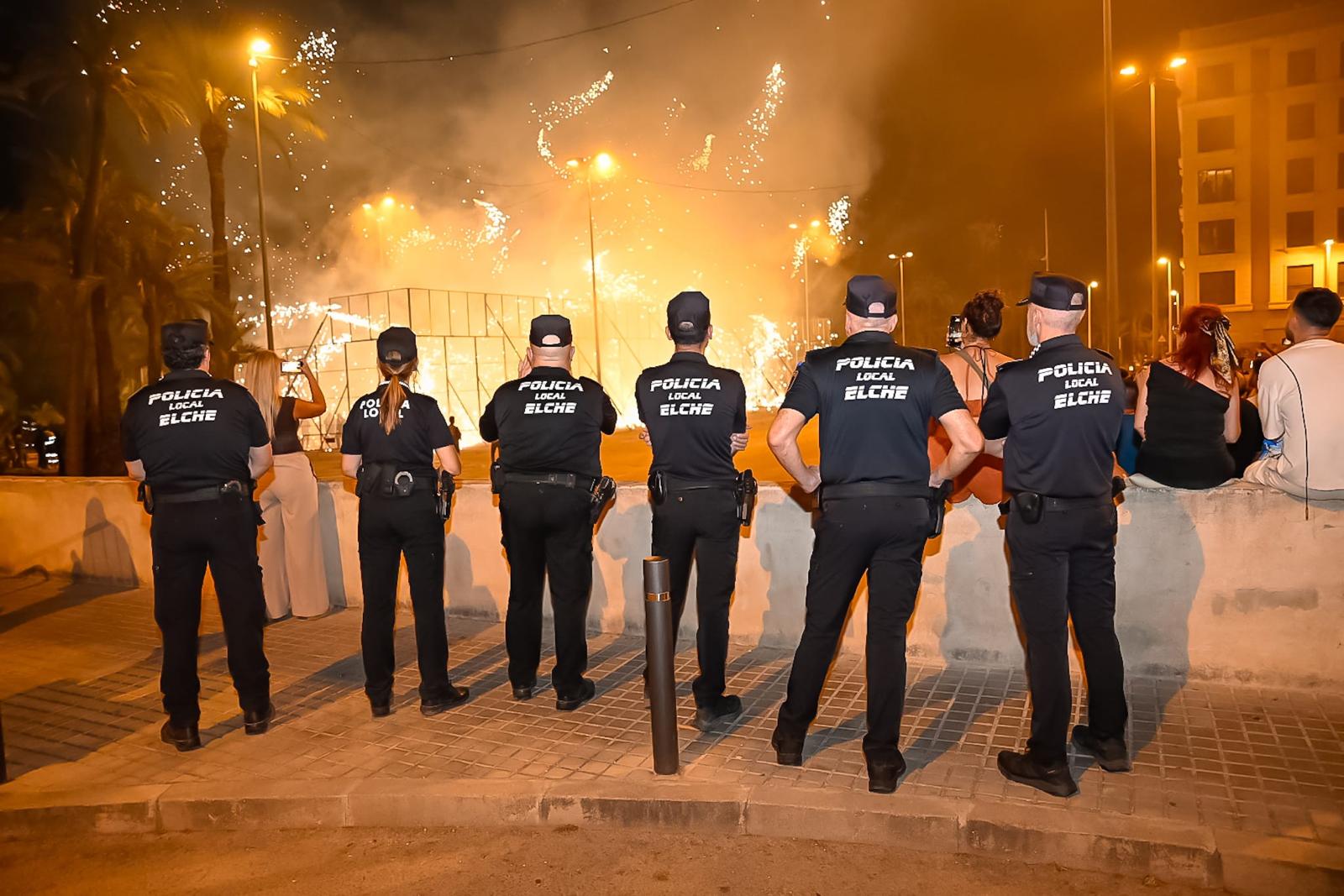 La Policía Local de Elche detiene a 46 personas y traslada a 73 menores con sus padres durante las fiestas patronales La Policía Local de Elche detiene a 46 personas y traslada a 73 menores con sus padres durante las fiestas patronales