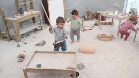 Alfredo Hoyuelos: "Queremos que los niños y niñas tomen la iniciativa de proyectos y juegos y puedan inventar" Alfredo Hoyuelos: "Queremos que los niños y niñas tomen la iniciativa de proyectos y juegos y puedan inventar"