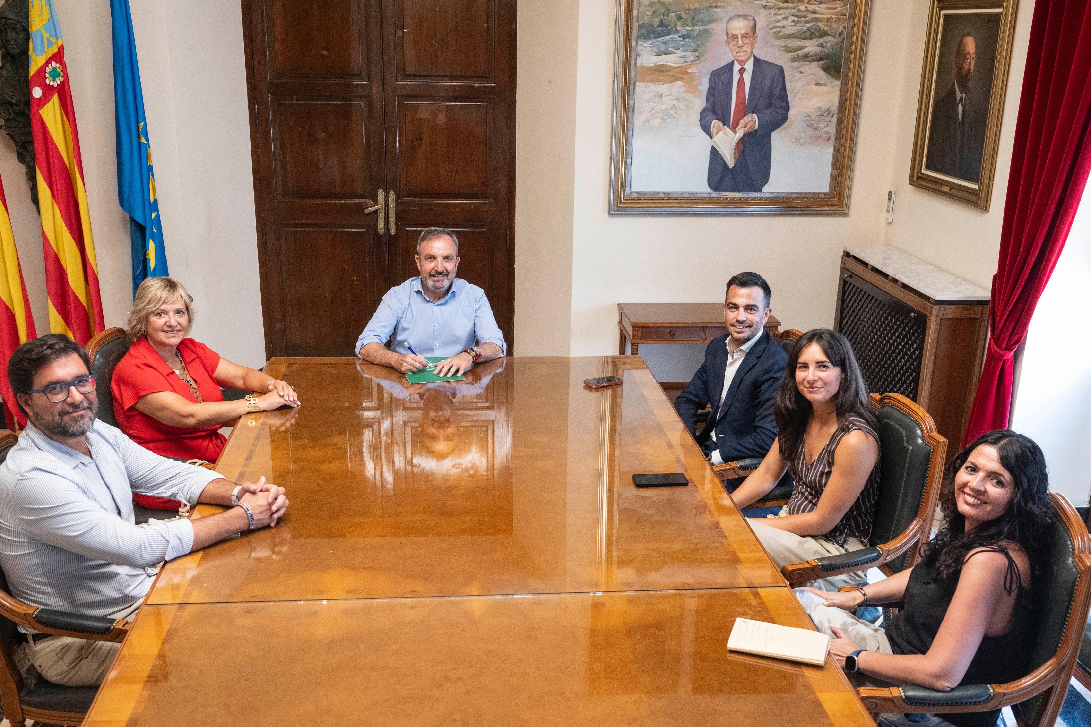 El Grupo Nealis colaborará con el Ayuntamiento de Castellón en sus cursos de Formación a la Carta El Grupo Nealis colaborará con el Ayuntamiento de Castellón en sus cursos de Formación a la Carta