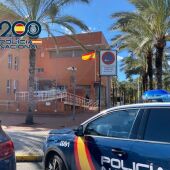 La Policía Nacional detiene en Elche a un padre y a su hijo por distribuir cocaína a domicilio en una motocicleta. 
