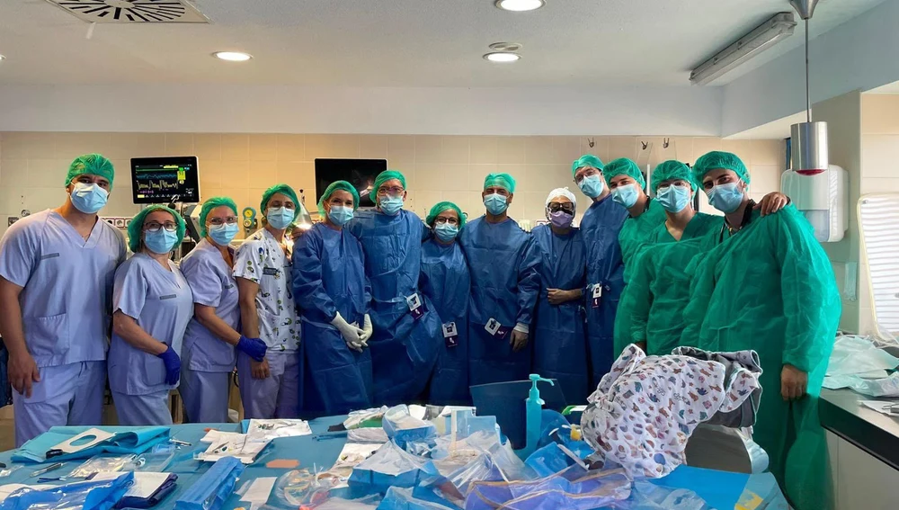 Especialistas que han participado en la operación realizada en el Hospital General de Elche. Especialistas que han participado en la operación realizada en el Hospital General de Elche.