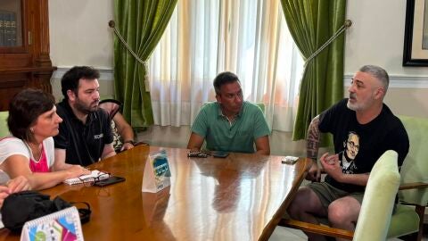 Reunión del alcalde de Sueca con familiares de represaliados Reunión del alcalde de Sueca con familiares de represaliados