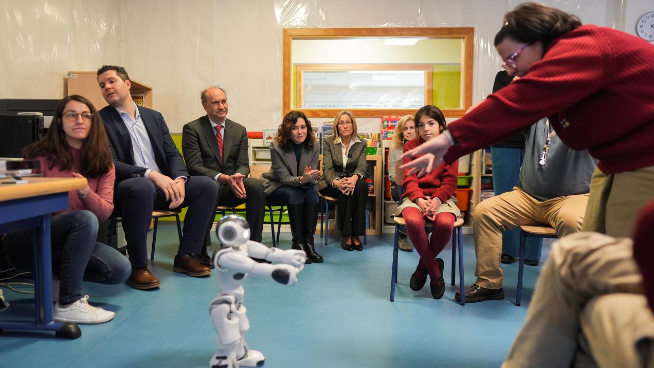 Madrid incorpora robots e inteligencia artificial a diez colegios para reforzar la atención a alumnos con necesidades especiales Madrid incorpora robots e inteligencia artificial a diez colegios para reforzar la atención a alumnos con necesidades especiales