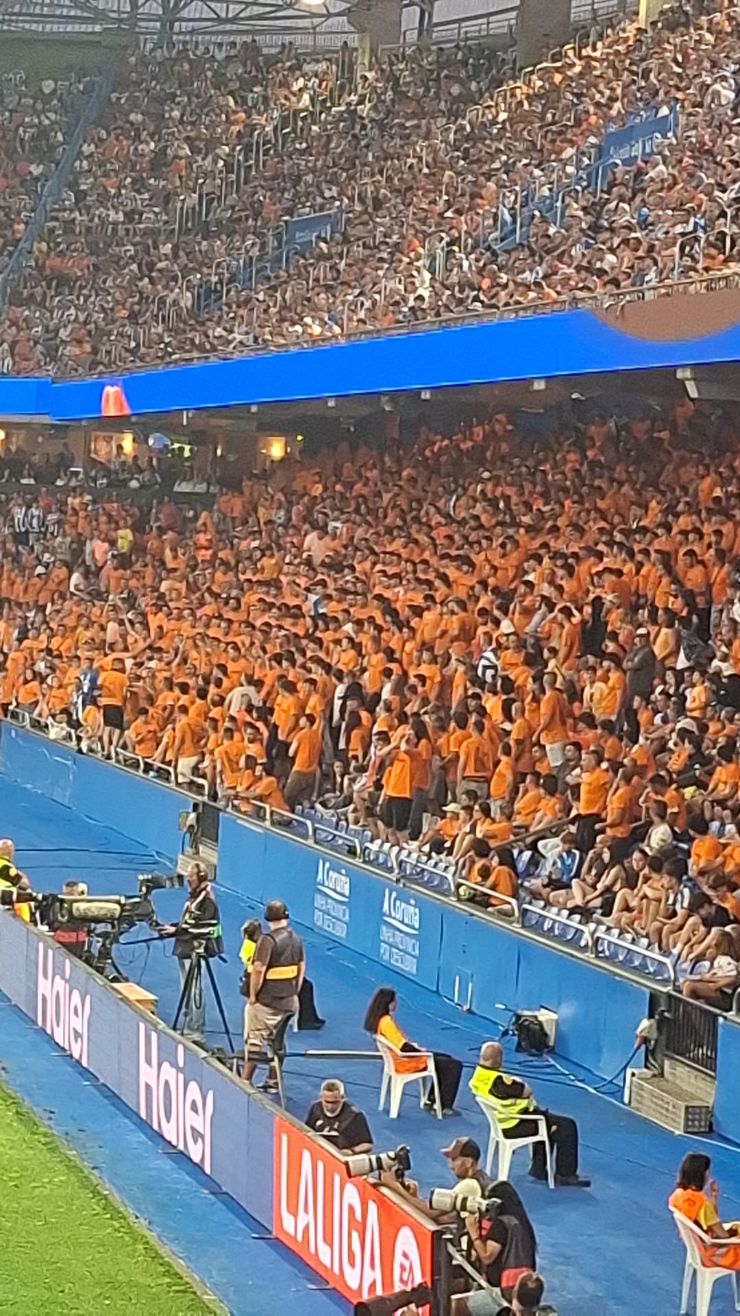 Sube la temperatura de la fractura social en el Deportivo tras las peticiones de respeto a la libertad de expresión y el intercambio de comunicados Sube la temperatura de la fractura social en el Deportivo tras las peticiones de respeto a la libertad de expresión y el intercambio de comunicados