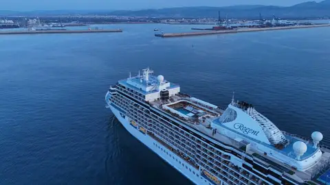 El crucero de lujo "Crystal Serenity" llega al Puerto de Castellón El crucero de lujo "Crystal Serenity" llega al Puerto de Castellón