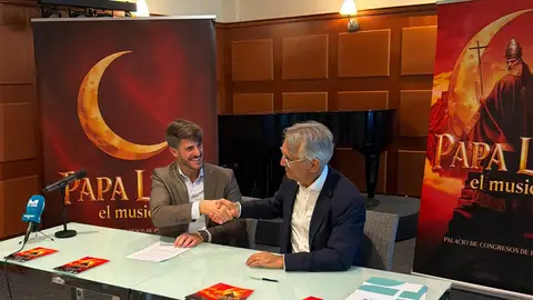 Carlos Dels Horts, responsable de La Farsa Companyia y Javier Gallego, Consejero Delegado de ZT Hotels. Carlos Dels Horts, responsable de La Farsa Companyia y Javier Gallego, Consejero Delegado de ZT Hotels.