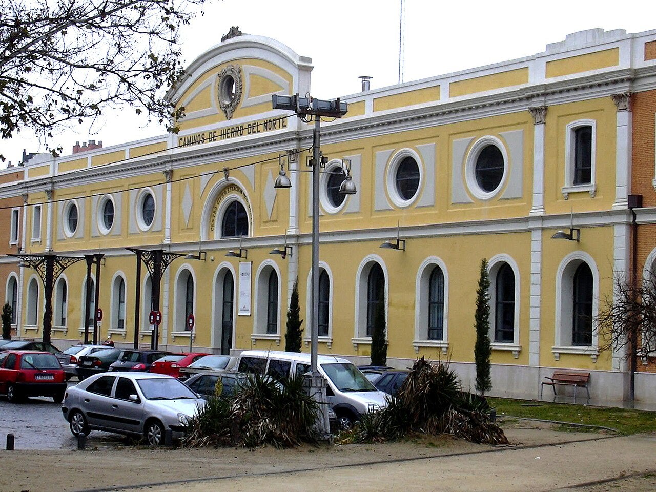 Los vecinos del Arrabal piden más aparcamientos para el barrio Los vecinos del Arrabal piden más aparcamientos para el barrio