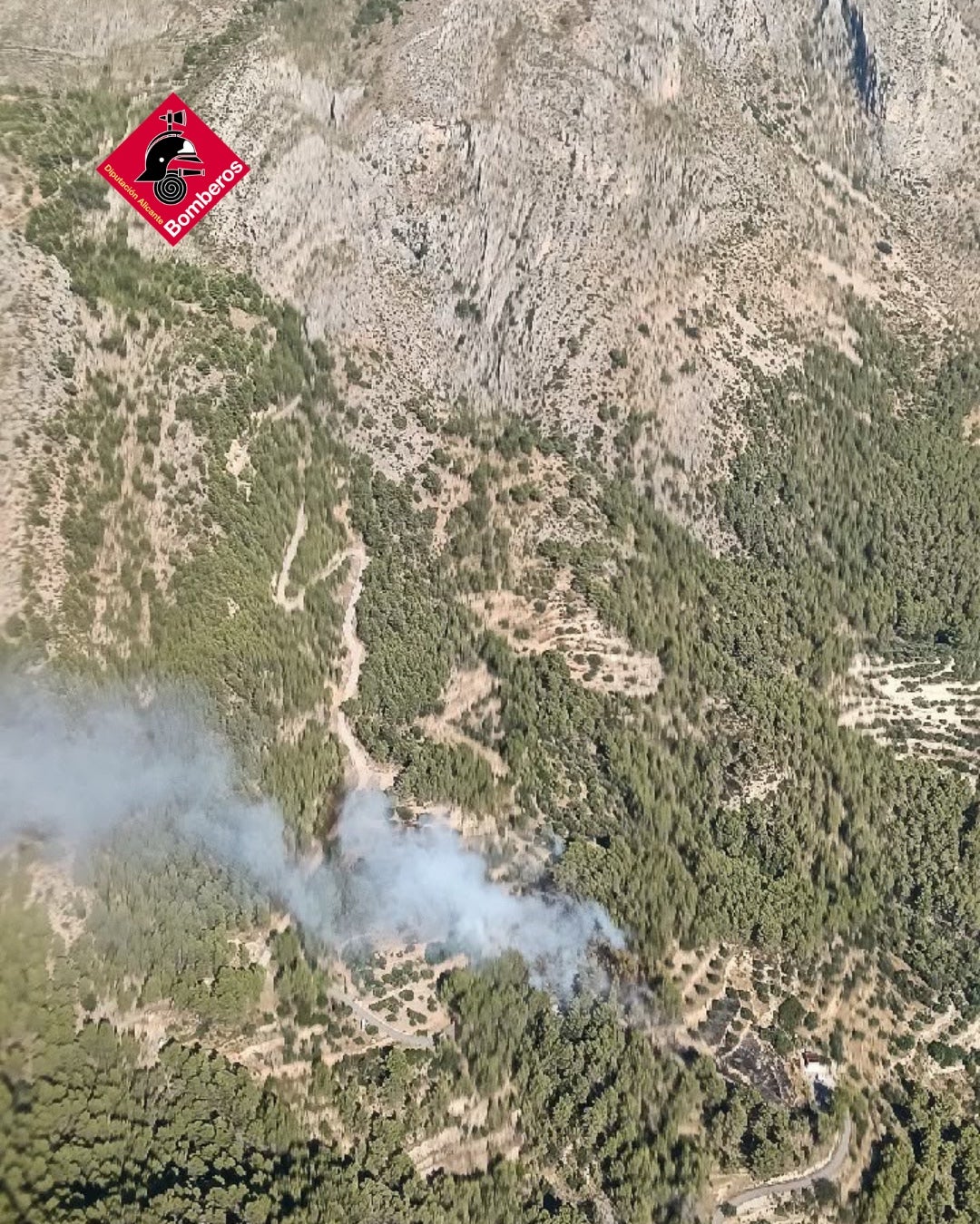 Incendio en Beniardá en la zona del Embalse de Guadalest Incendio en Beniardá en la zona del Embalse de Guadalest