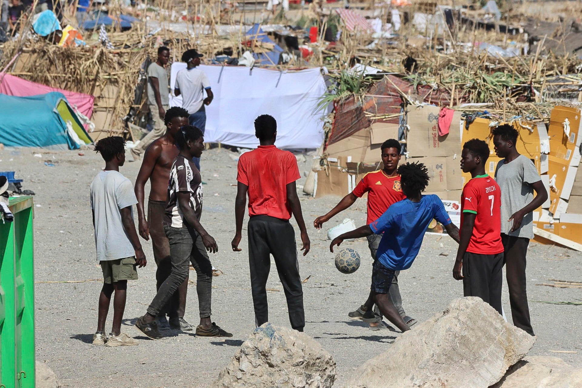 Crecen las dudas sobre el proceso de devolución de migrantes tras la crisis en Ceuta: "La expulsión sin ningún procedimiento sería una ilegalidad" Crecen las dudas sobre el proceso de devolución de migrantes tras la crisis en Ceuta: "La expulsión sin ningún procedimiento sería una ilegalidad"