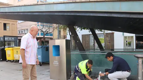 El Ayuntamiento de Vila-real instala una fuente de agua refrigerada en la plaza Mayor. El Ayuntamiento de Vila-real instala una fuente de agua refrigerada en la plaza Mayor.