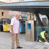 El Ayuntamiento de Vila-real instala una fuente de agua refrigerada en la plaza Mayor. El Ayuntamiento de Vila-real instala una fuente de agua refrigerada en la plaza Mayor.