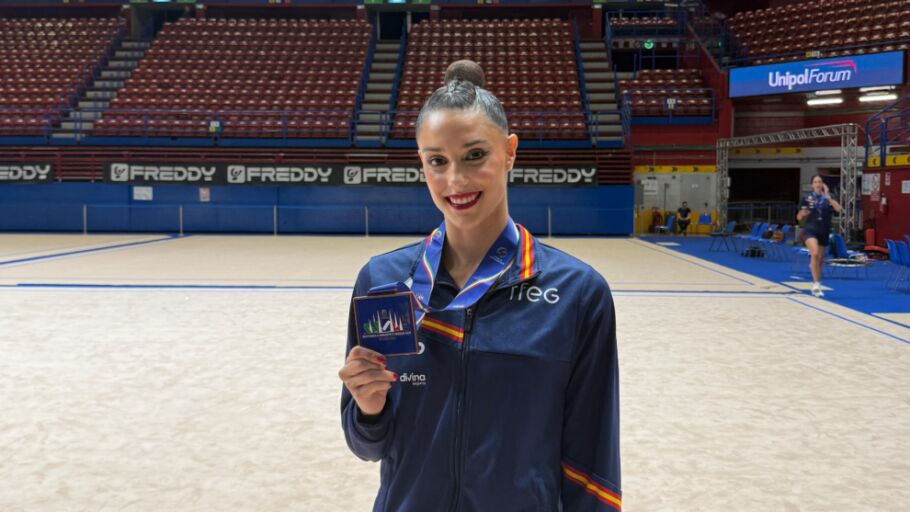 Salma Solaun con la medalla lograda en el Mundial