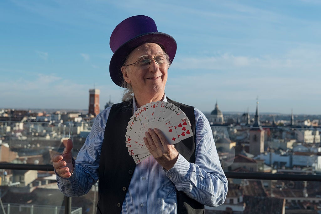 El Consejo Extraordinario de la Magia y la Ilusión se reúne en "Por Fin" para despedir a Juan Tamariz El Consejo Extraordinario de la Magia y la Ilusión se reúne en "Por Fin" para despedir a Juan Tamariz
