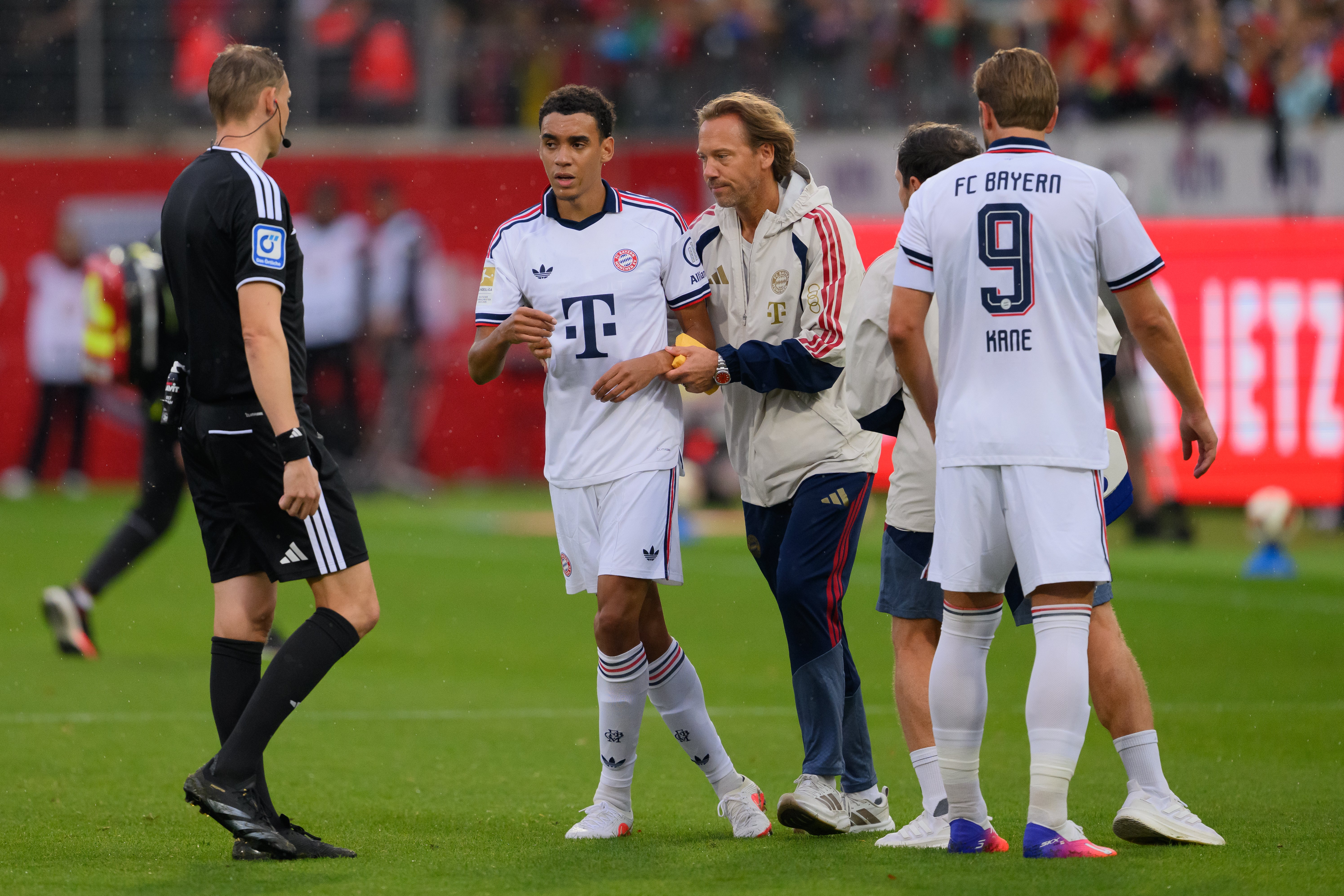 Máxima preocupación por Musiala: el jugador del Bayern se desmaya por segunda vez en cuatro días y revela qué le ocurre Máxima preocupación por Musiala: el jugador del Bayern se desmaya por segunda vez en cuatro días y revela qué le ocurre