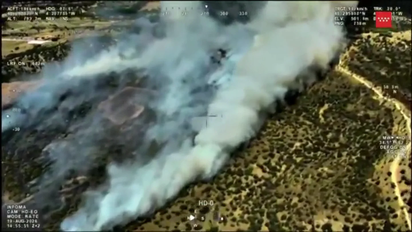 Un nuevo incendio forestal en la Sierra Oeste obliga a confinar Aldea del Fresno y Villamantilla Un nuevo incendio forestal en la Sierra Oeste obliga a confinar Aldea del Fresno y Villamantilla