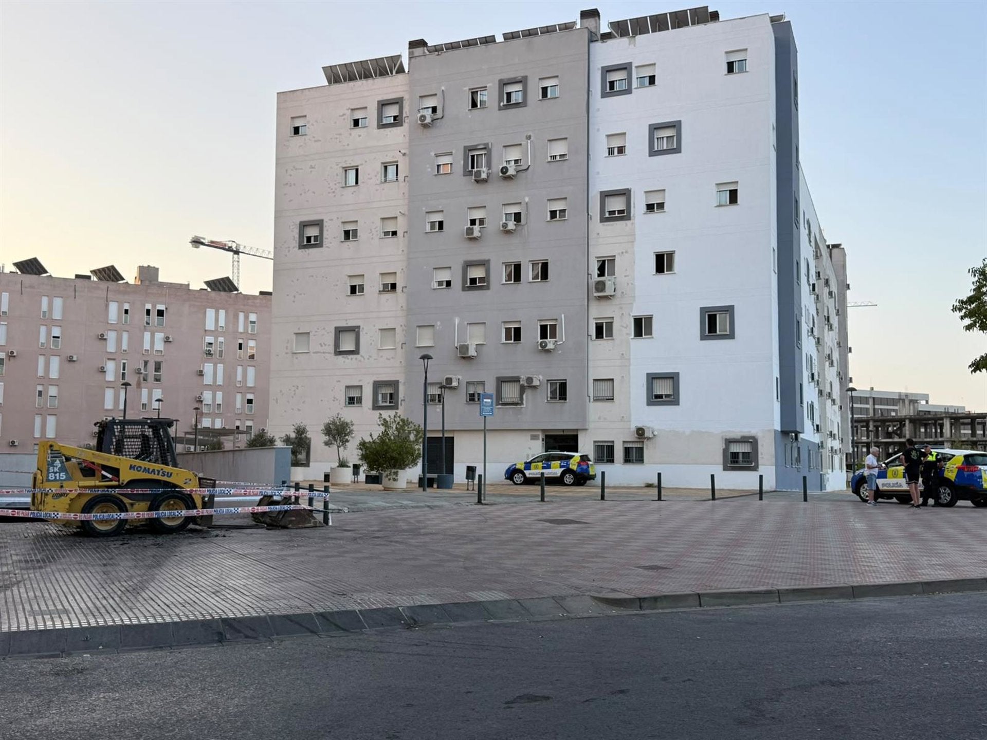 Sin fecha para la vuelta de las 100 familias desalojadas en Tomares tras el incendio de un garaje comunitario Sin fecha para la vuelta de las 100 familias desalojadas en Tomares tras el incendio de un garaje comunitario