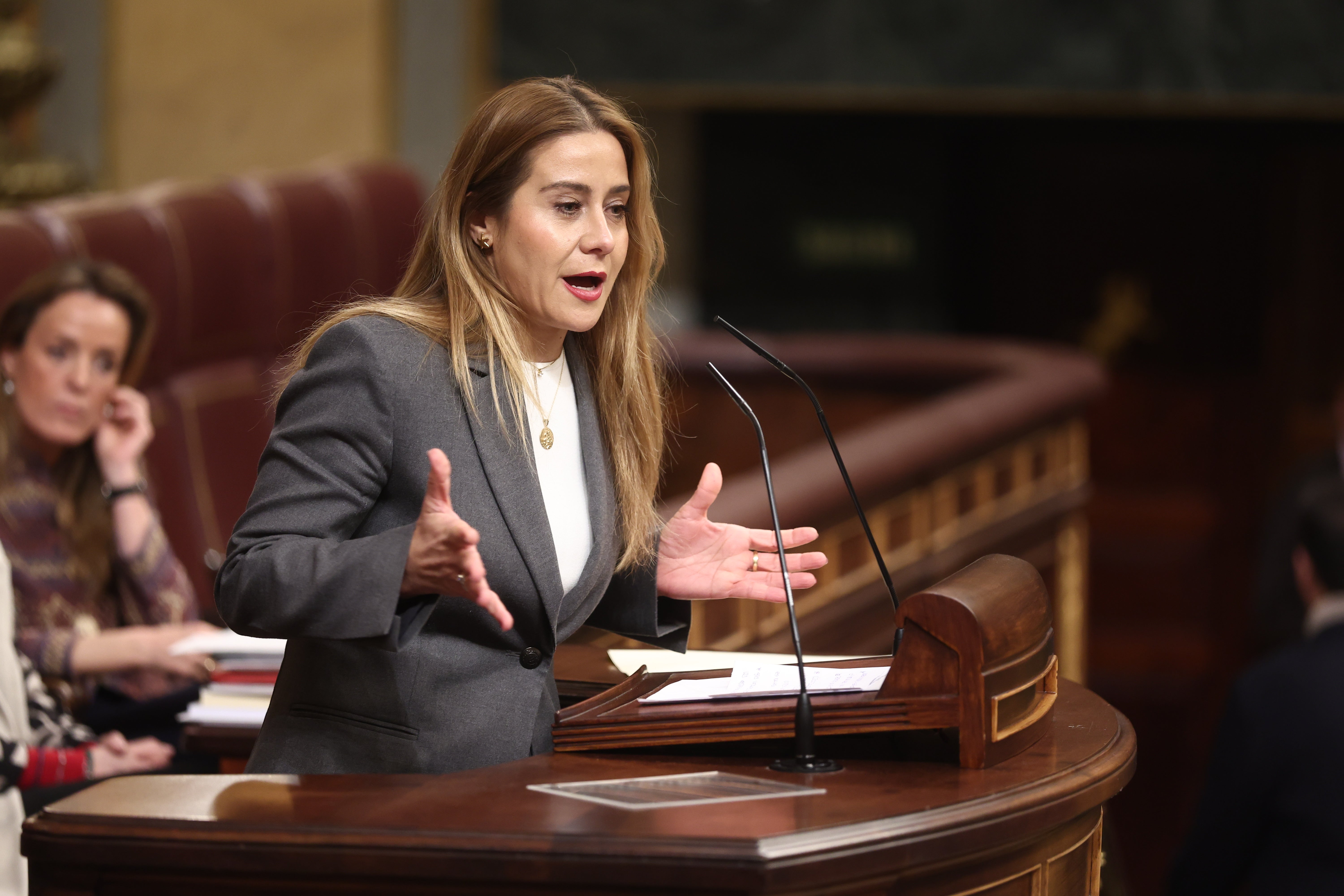 El PP vuelve a cargar contra el Gobierno por "tuitear de vacaciones mientras los ceutíes sufren" El PP vuelve a cargar contra el Gobierno por "tuitear de vacaciones mientras los ceutíes sufren"