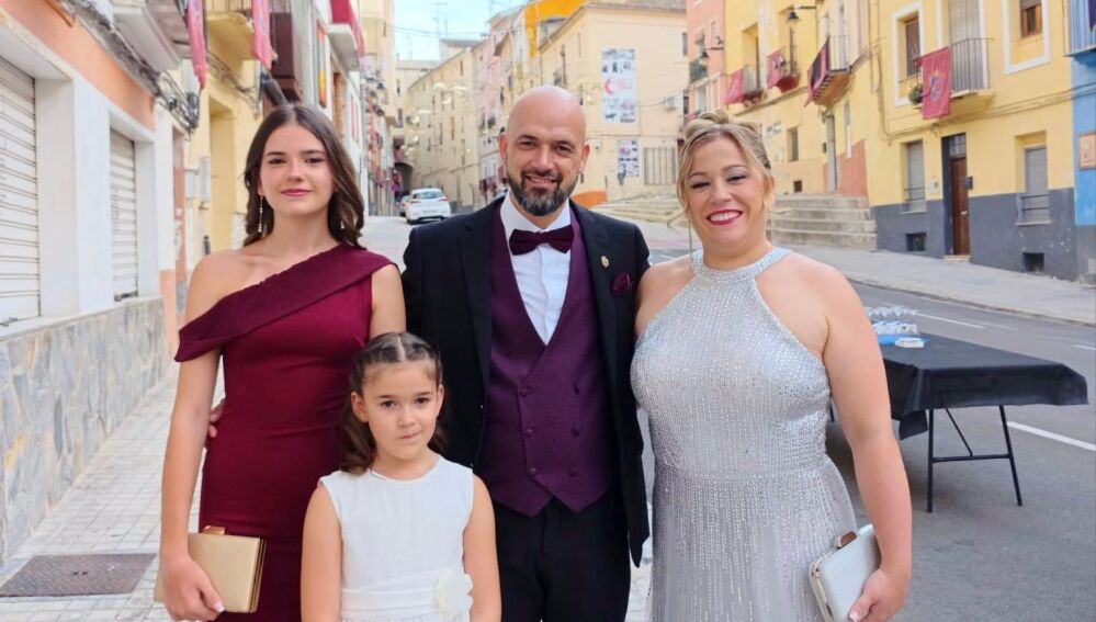Sergio con su mujer e hijas