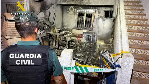 Auxilian a una mujer atrapada en un incendio en La Nucía Auxilian a una mujer atrapada en un incendio en La Nucía