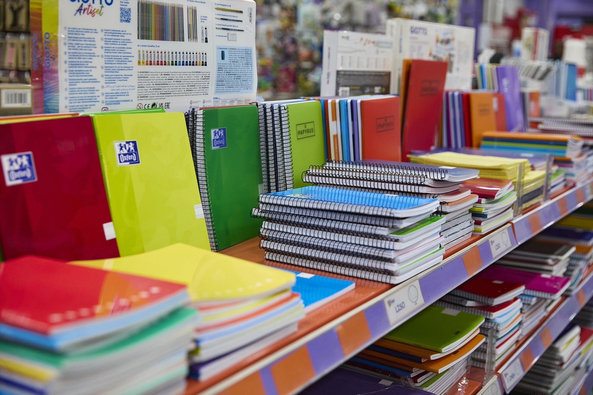 Los siete consejos de la OCU para ahorrar en la vuelta al cole: se prevé un gasto medio de más de 500 euros por niño Los siete consejos de la OCU para ahorrar en la vuelta al cole: se prevé un gasto medio de más de 500 euros por niño