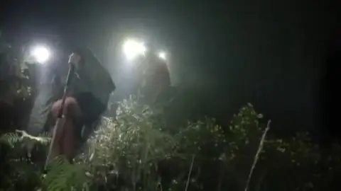 Rescatados anoche cuatro jóvenes senderistas, dos menores, desorientados en Vega de Pas Rescatados anoche cuatro jóvenes senderistas, dos menores, desorientados en Vega de Pas