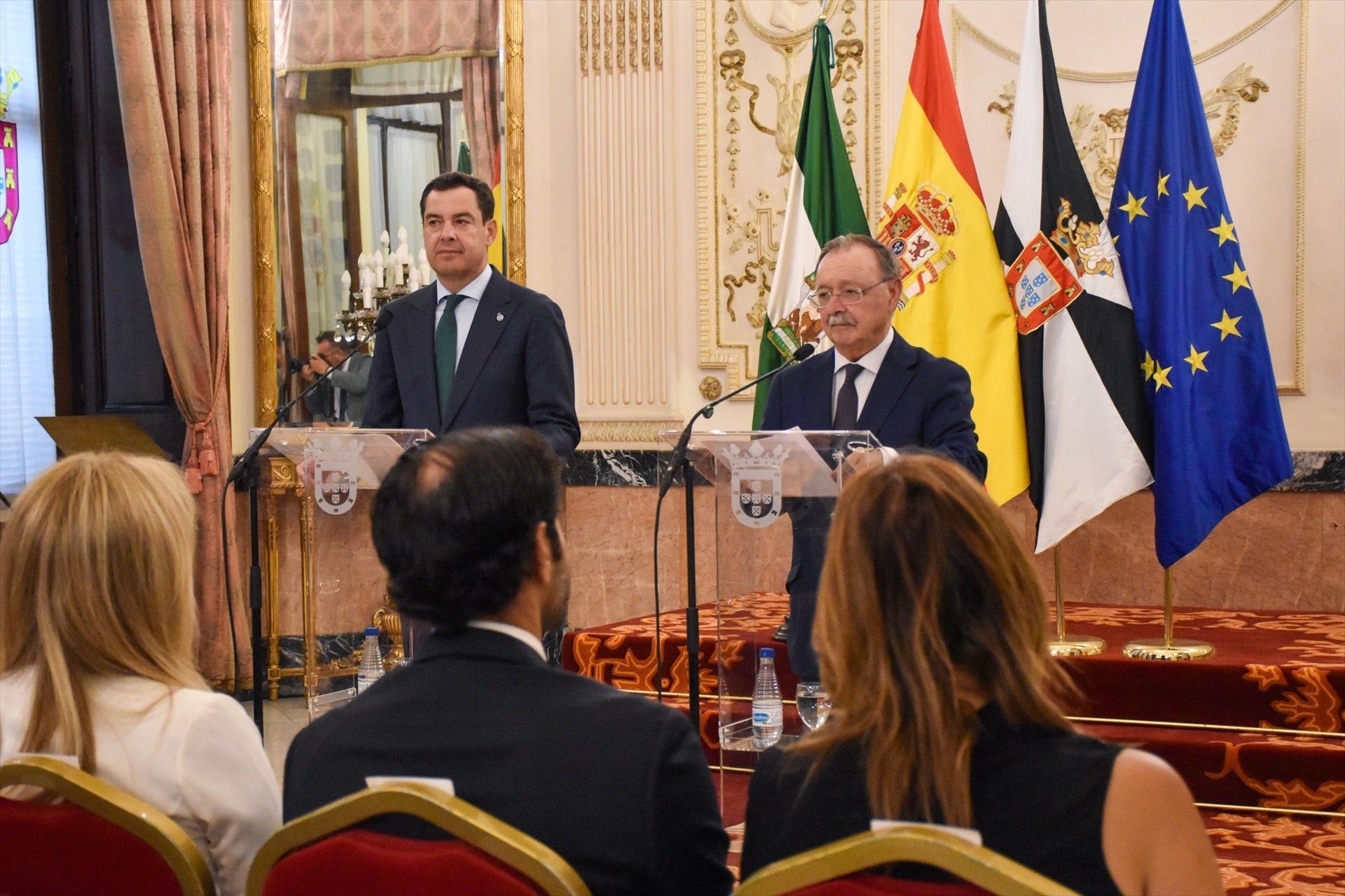 Juanma Moreno califica de "nefasta" la gestión del Gobierno de la crisis en Ceuta: "Inoperancia e incompetencia" Juanma Moreno califica de "nefasta" la gestión del Gobierno de la crisis en Ceuta: "Inoperancia e incompetencia"