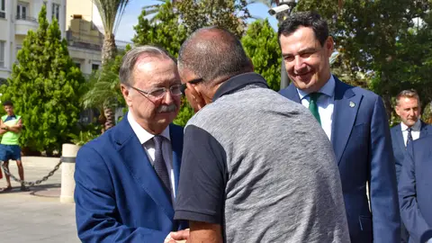 El presidente de la Junta de Andalucía, Juanma Moreno y el presidente de Ceuta, Juan Jesús Vivas El presidente de la Junta de Andalucía, Juanma Moreno y el presidente de Ceuta, Juan Jesús Vivas/ Gabriela Sardá Núñez / Europa Press