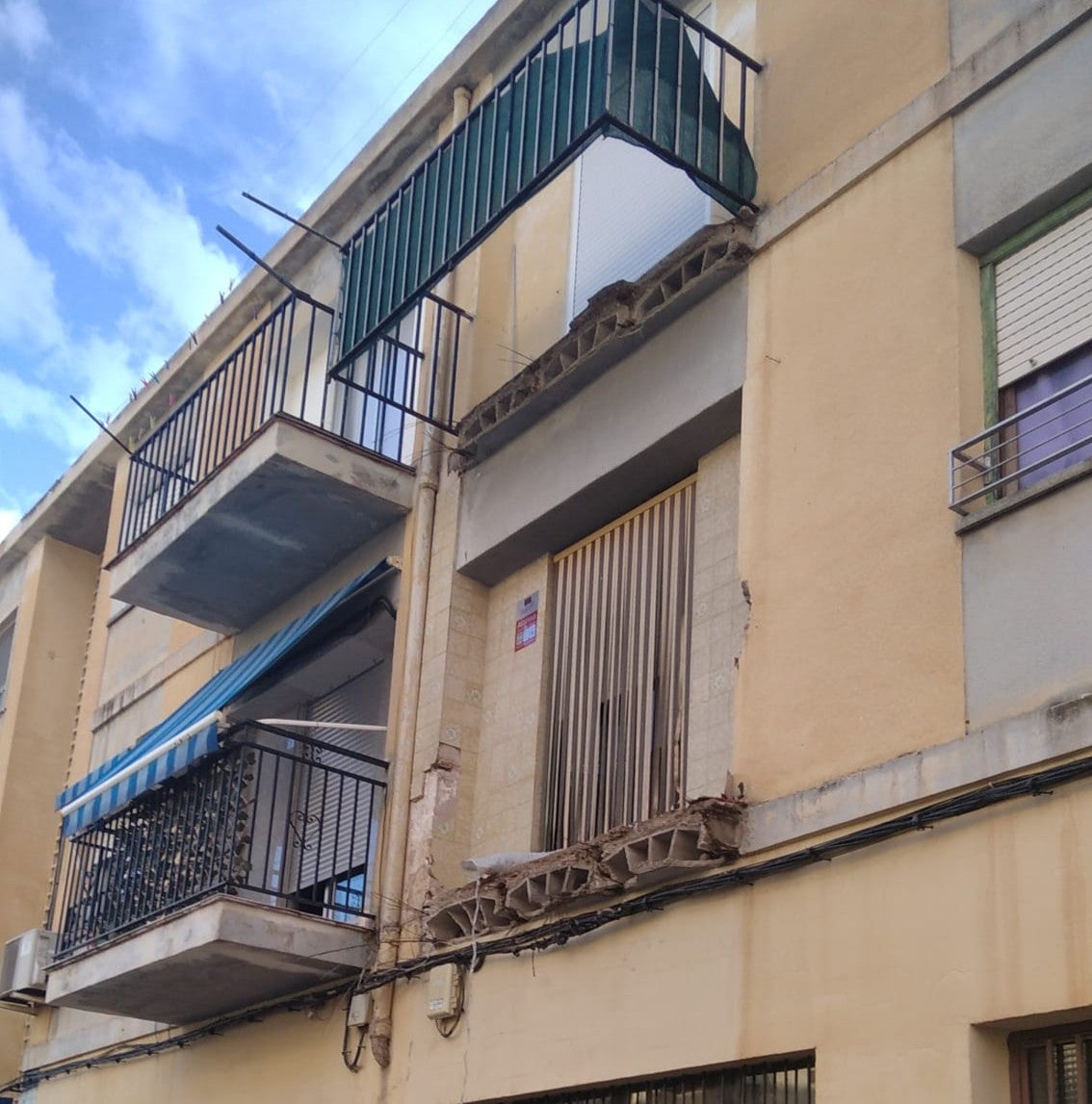 En Villena, la rehabilitación de los balcones del barrio de La Morenica se prevé para finales de este año o principios de 2027 En Villena, la rehabilitación de los balcones del barrio de La Morenica se prevé para finales de este año o principios de 2027