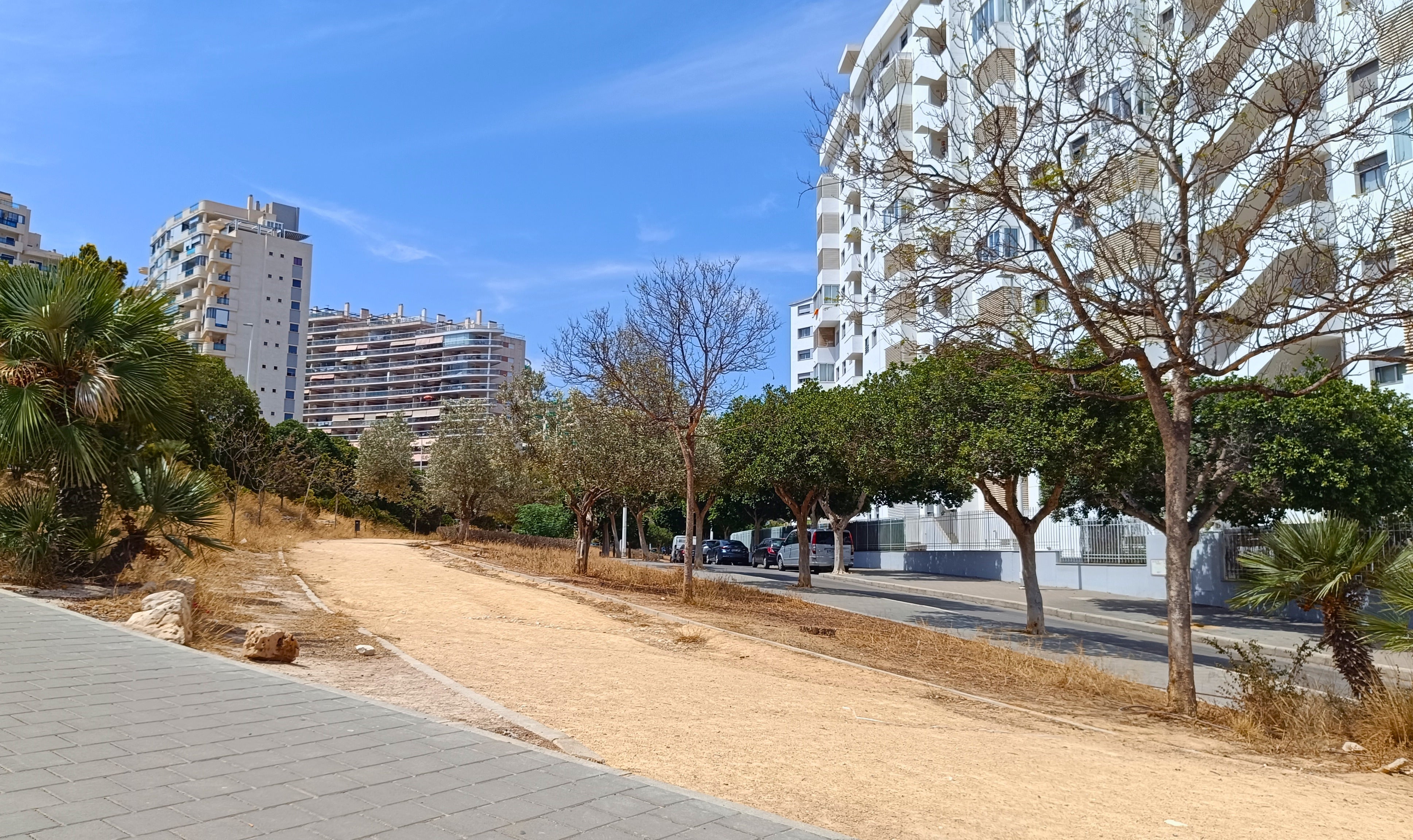 Villajoyosa invertirá más de 268.000 euros en renovar el paseo de albero de la calle Mestral de la Cala Villajoyosa invertirá más de 268.000 euros en renovar el paseo de albero de la calle Mestral de la Cala
