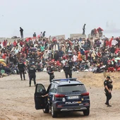 La Policía vigila a los migrantes en la playa de El Trampolín (Ceuta) La Policía vigila a los migrantes en la playa de El Trampolín (Ceuta)