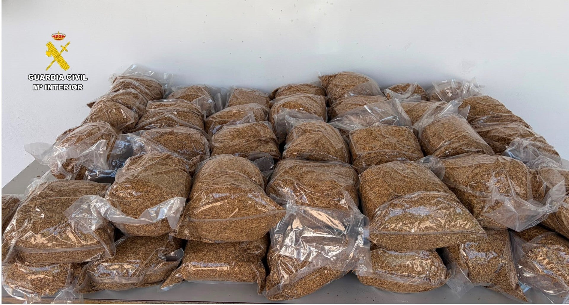 La Guardia Civil intercepta 60 kilogramos de tabaco irregular durante un dispositivo de seguridad en Cocentaina La Guardia Civil intercepta 60 kilogramos de tabaco irregular durante un dispositivo de seguridad en Cocentaina