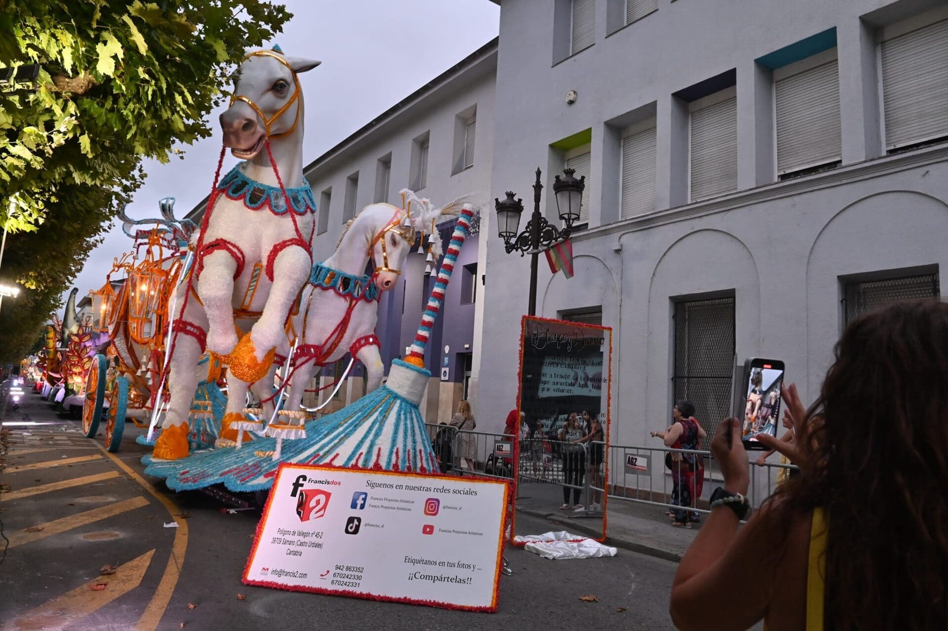 Nueve carrozas participarán este domingo en una nueva edición de la Gala Floral de Torrelavega Nueve carrozas participarán este domingo en una nueva edición de la Gala Floral de Torrelavega