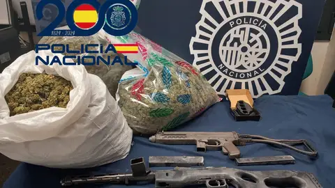 Incautadas dos armas de guerra en una operación antidroga con tres detenidos en Torreblanca Incautadas dos armas de guerra en una operación antidroga con tres detenidos en Torreblanca