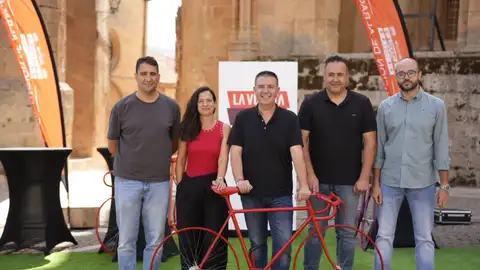 Diez bicicletas ornamentales de la Diputación para que La Vuelta eche raíces en la Sierra de Albacete Diez bicicletas ornamentales de la Diputación para que La Vuelta eche raíces en la Sierra de Albacete