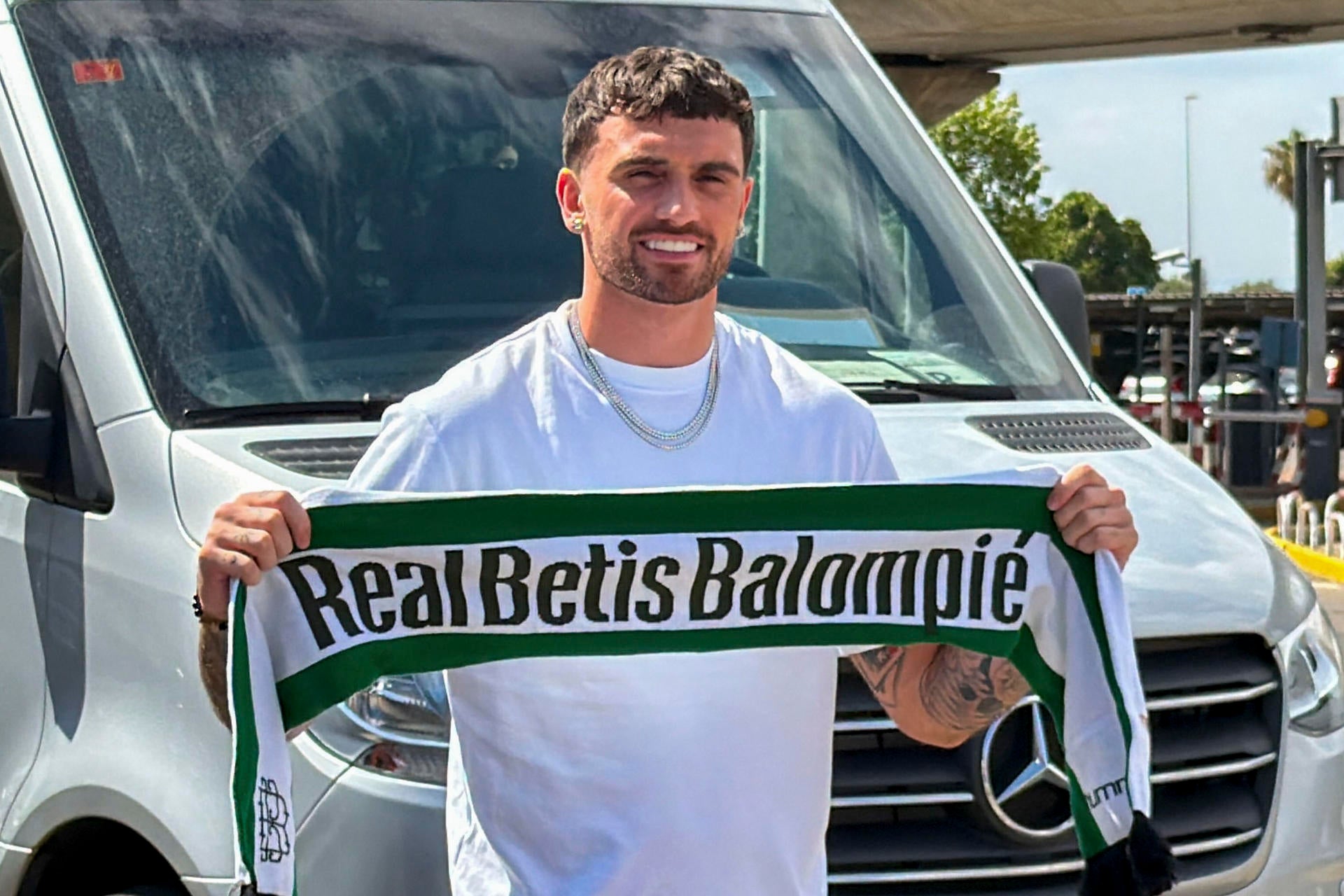 OFICIAL: Parrot, nuevo delantero del Betis OFICIAL: Parrot, nuevo delantero del Betis