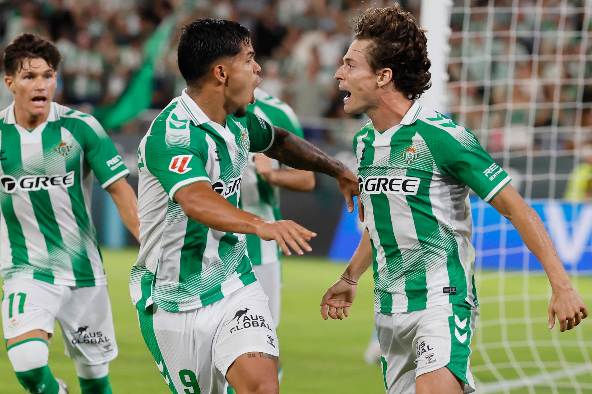 Riquelme y Valles dan tres puntos a un buen Betis Riquelme y Valles dan tres puntos a un buen Betis