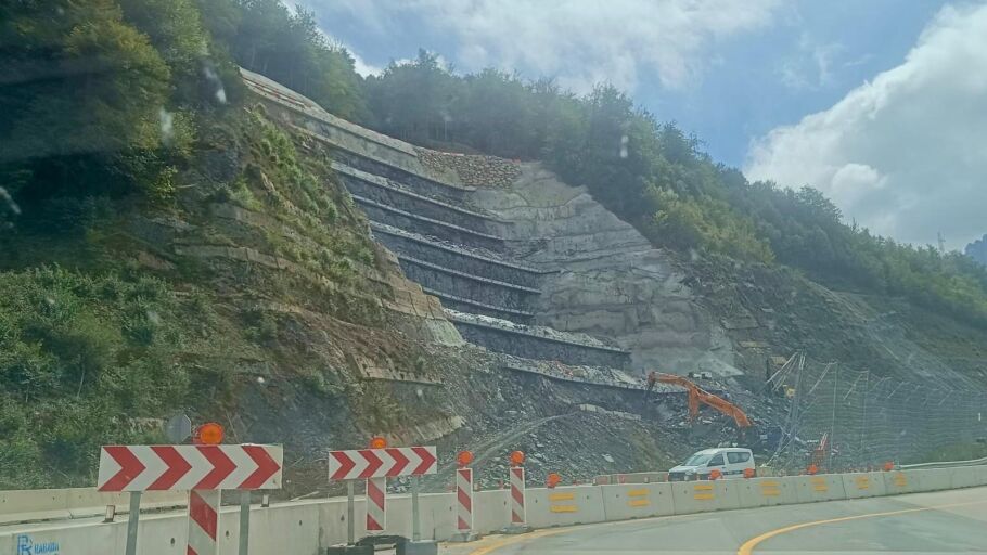 Obras en el argayu del peaje del Huerna