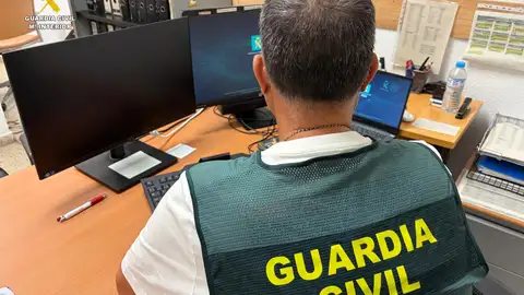 Detenido un empleado de un banco por estafar 25.000 euros a una de sus clientas Detenido un empleado de un banco por estafar 25.000 euros a una de sus clientas
