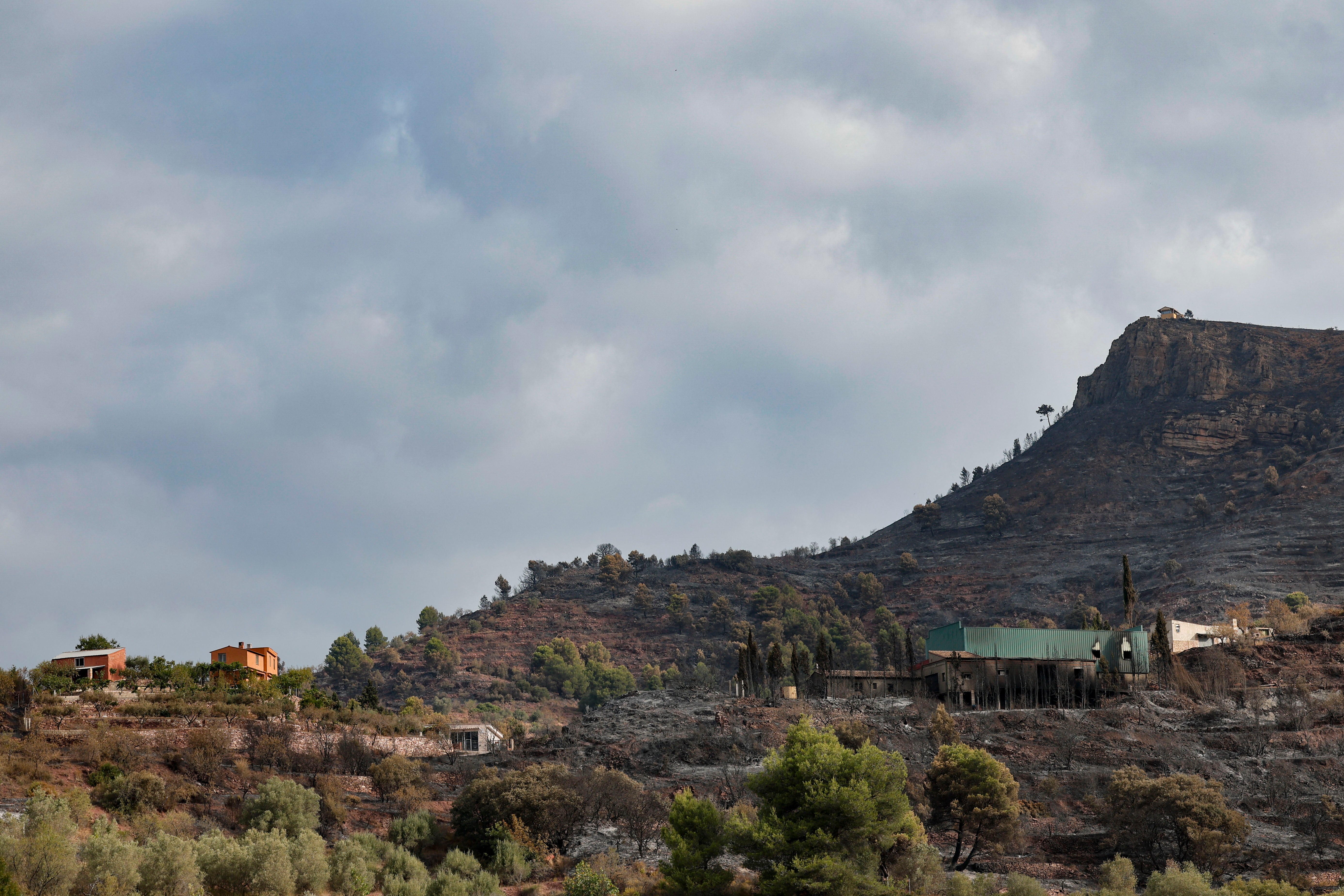 Gátova vuelve a casa tras el incendio de la Sierra Calderona: "Tranquilos pero con tristeza" Gátova vuelve a casa tras el incendio de la Sierra Calderona: "Tranquilos pero con tristeza"