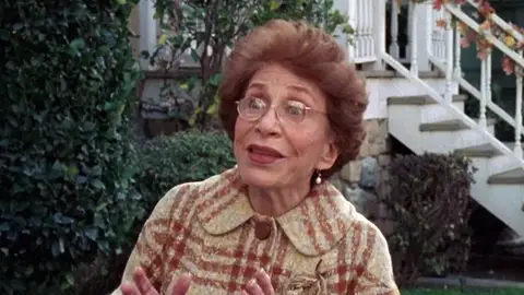 Muere Bunny Levine, actriz de Las chicas Gilmore, Shameless o El Jurado, a los 97 años Muere Bunny Levine, actriz de Las chicas Gilmore, Shameless o El Jurado, a los 97 años/ WARNER BROS/ Europa Press