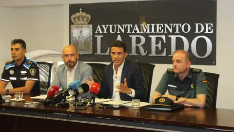 El alcalde de Laredo, Miguel González, junto al delegado del Gobierno, Pedro Casares El alcalde de Laredo, Miguel González, junto al delegado del Gobierno, Pedro Casares