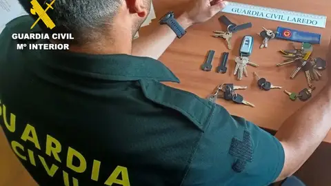 Detenidos dos jóvenes por robar el mismo coche dos veces en una semana en Colindres Detenidos dos jóvenes por robar el mismo coche dos veces en una semana en Colindres